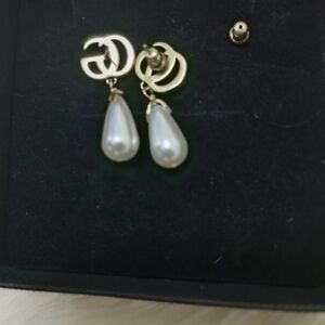 Elegant Gold and Pearl Drop Earrings